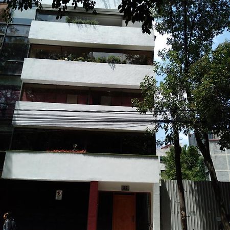 Charming Sunny Bedroom Overlooking Beautiful Amsterdam Avenue In Best Condesa Area Kota Meksiko Bagian luar foto