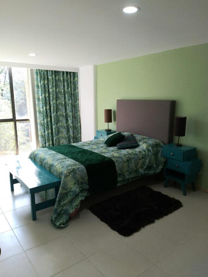 Charming Sunny Bedroom Overlooking Beautiful Amsterdam Avenue In Best Condesa Area Kota Meksiko Bagian luar foto