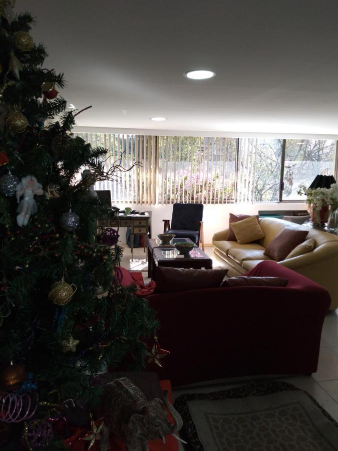 Charming Sunny Bedroom Overlooking Beautiful Amsterdam Avenue In Best Condesa Area Kota Meksiko Bagian luar foto