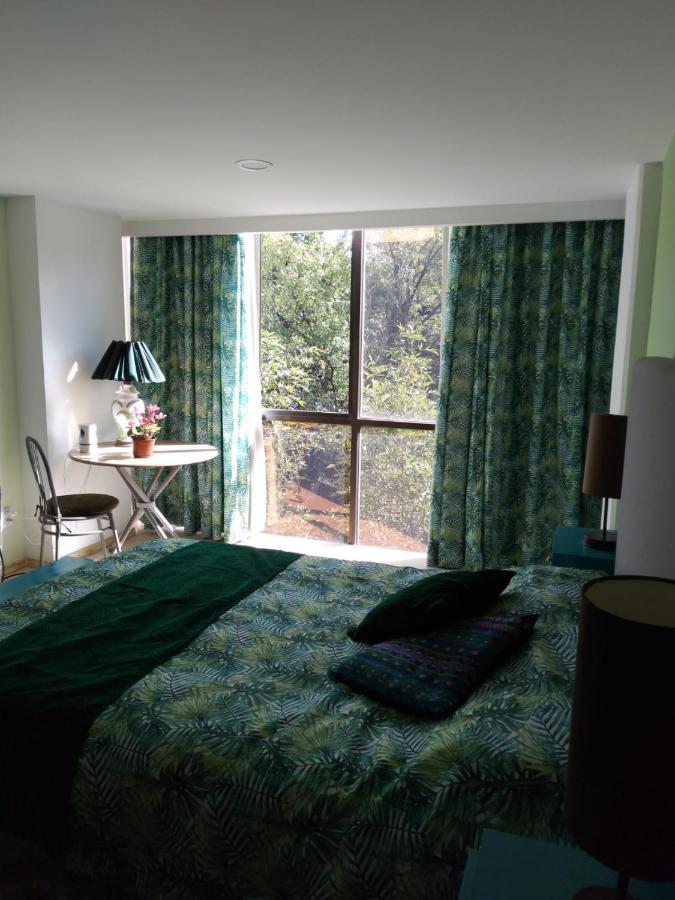 Charming Sunny Bedroom Overlooking Beautiful Amsterdam Avenue In Best Condesa Area Kota Meksiko Bagian luar foto