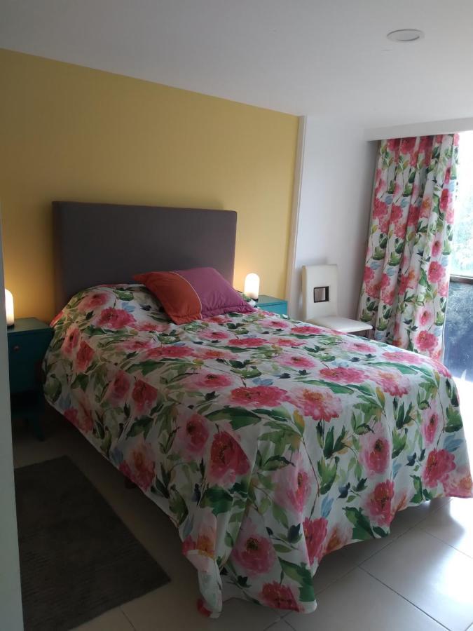 Charming Sunny Bedroom Overlooking Beautiful Amsterdam Avenue In Best Condesa Area Kota Meksiko Bagian luar foto
