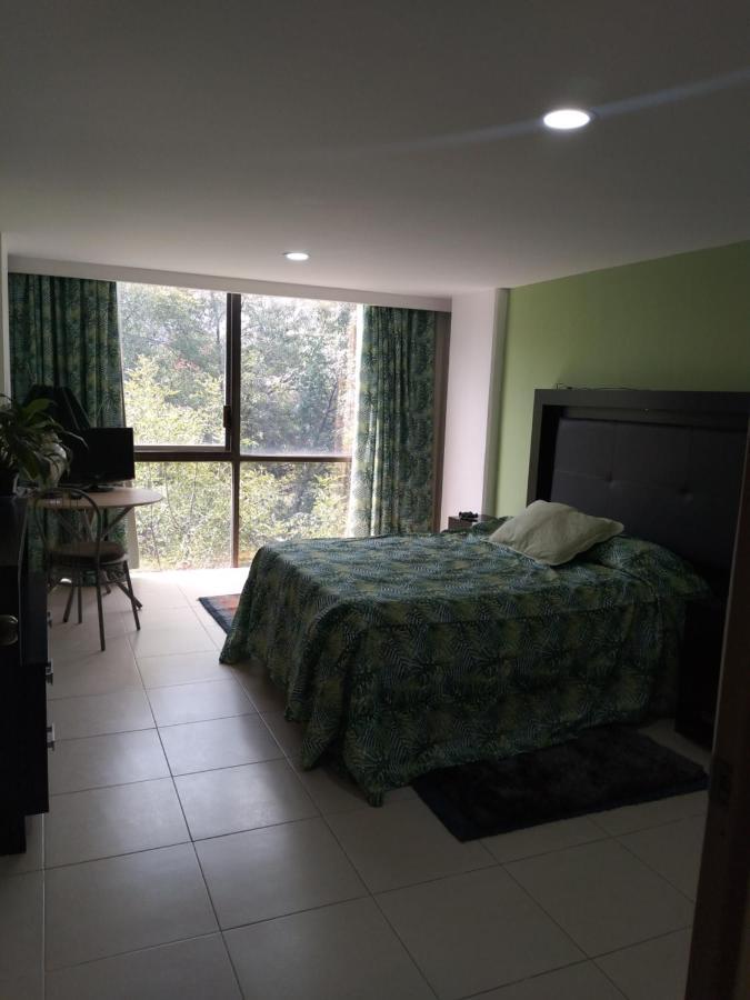 Charming Sunny Bedroom Overlooking Beautiful Amsterdam Avenue In Best Condesa Area Kota Meksiko Bagian luar foto