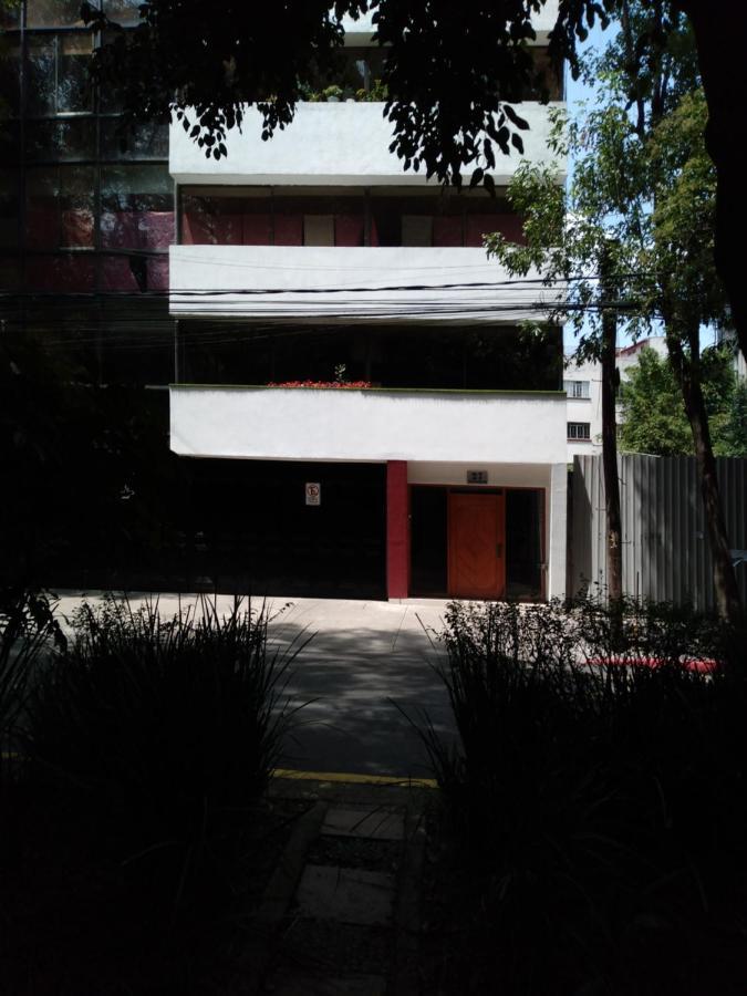 Charming Sunny Bedroom Overlooking Beautiful Amsterdam Avenue In Best Condesa Area Kota Meksiko Bagian luar foto