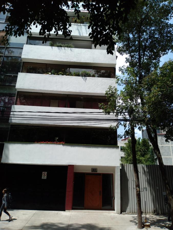 Charming Sunny Bedroom Overlooking Beautiful Amsterdam Avenue In Best Condesa Area Kota Meksiko Bagian luar foto